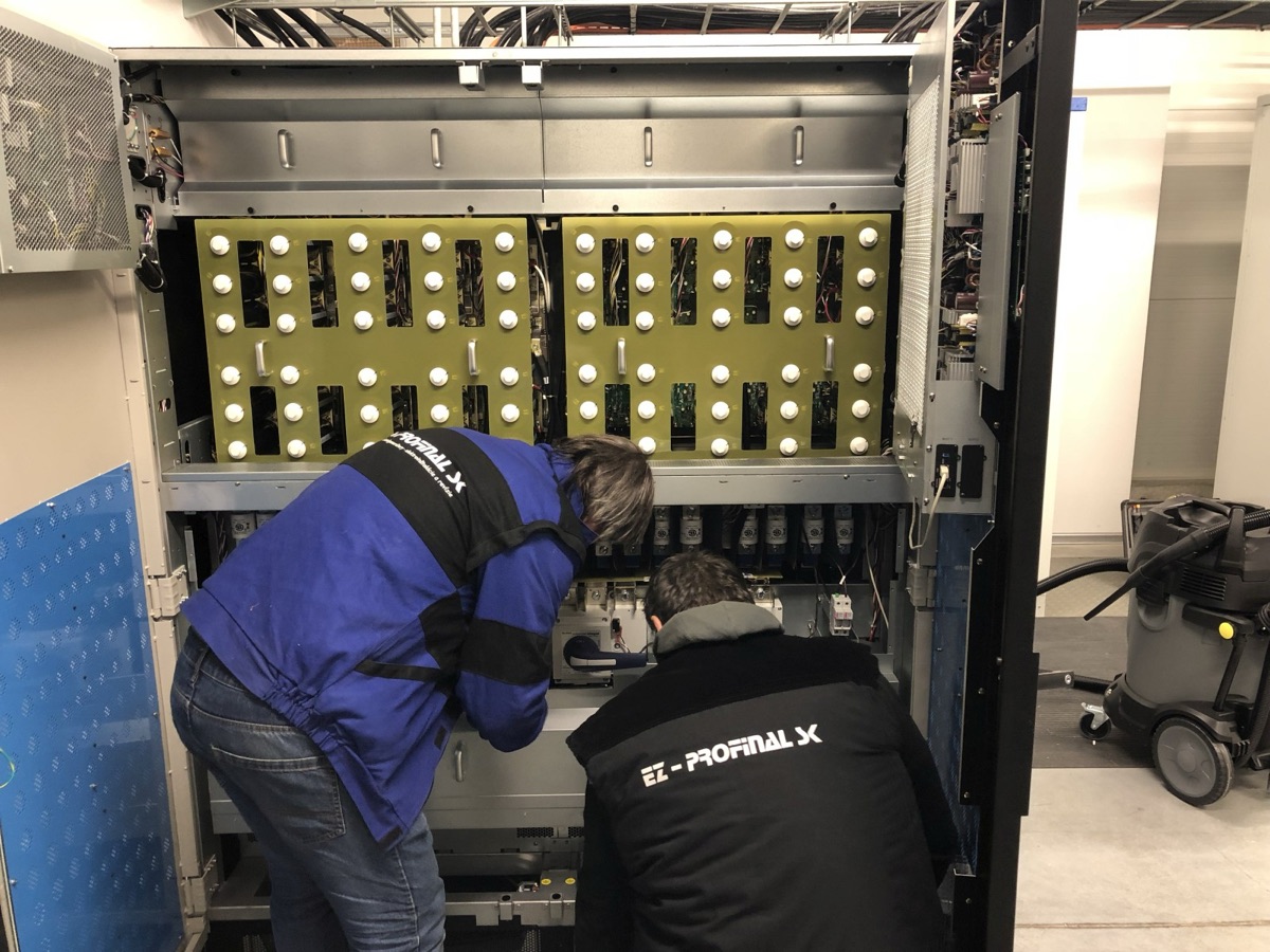 Práca na UPS s batériovým modulom